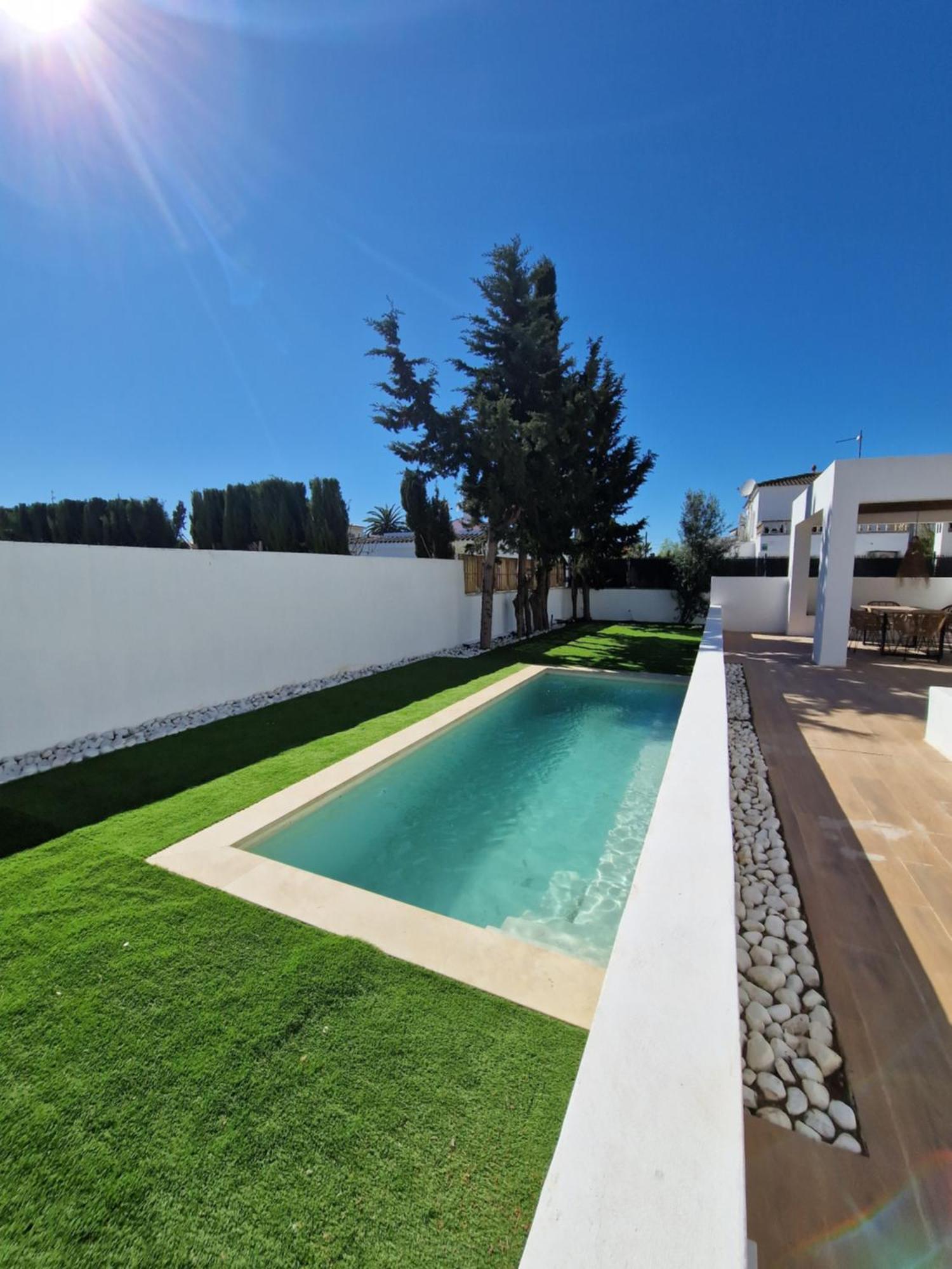 Gorgot P1 I Apartamento Con Terraza Y Piscina Comunitaria Cerca De La Playa Empuriabrava Eksteriør billede