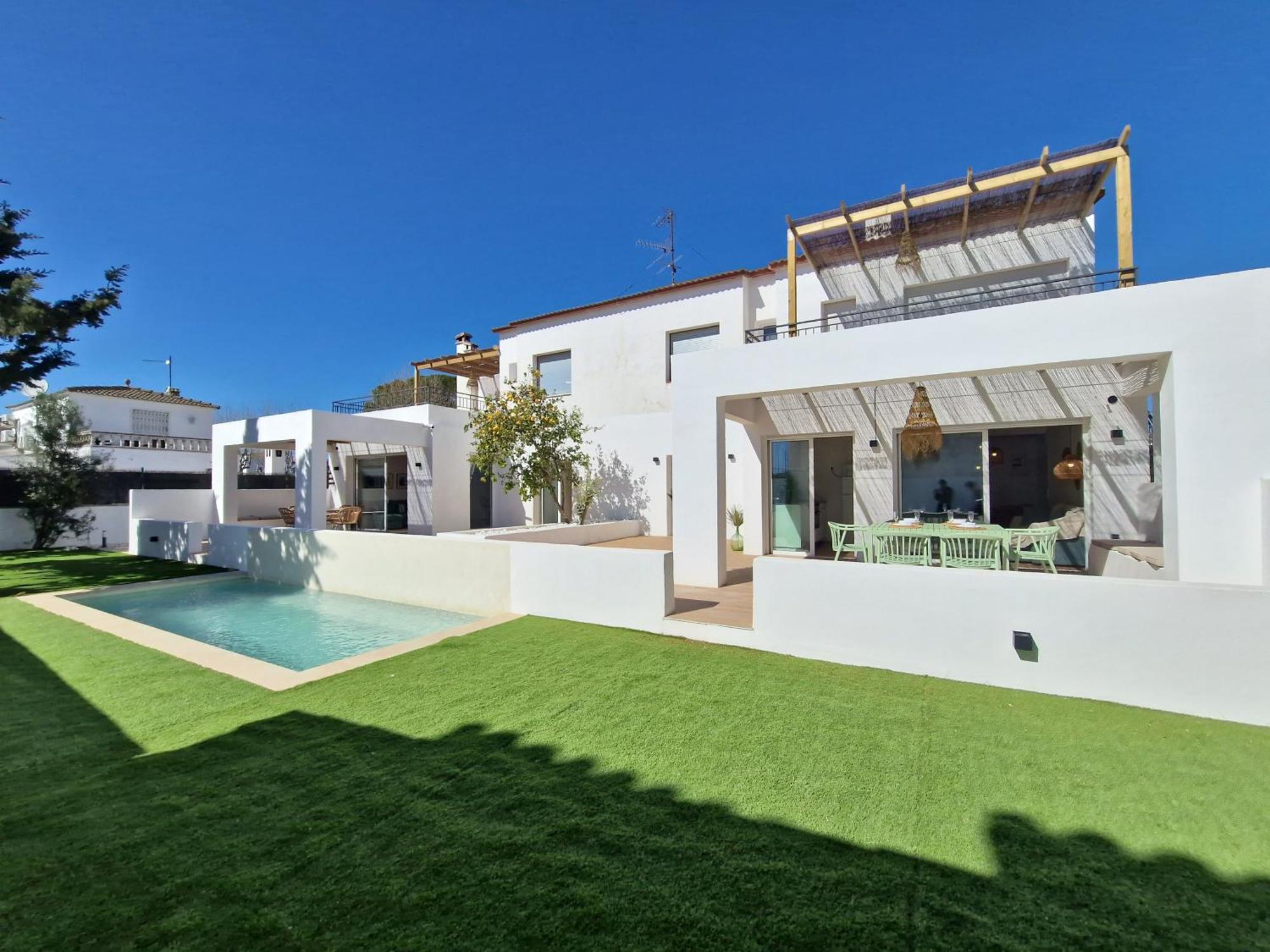 Gorgot P1 I Apartamento Con Terraza Y Piscina Comunitaria Cerca De La Playa Empuriabrava Eksteriør billede